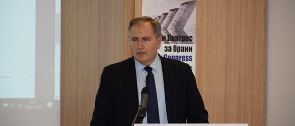 Конференциска сала на КОАОИ, Скопје, 17.10.2025, свечено отворање на Конгресот, обраќање на Претседателот на Инженерската институција на Македонија - ИМИ, проф. Андреј Лепавцов